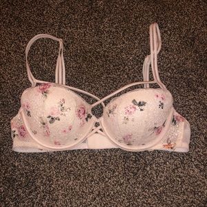 PINK Victoria’s Secret push up bra